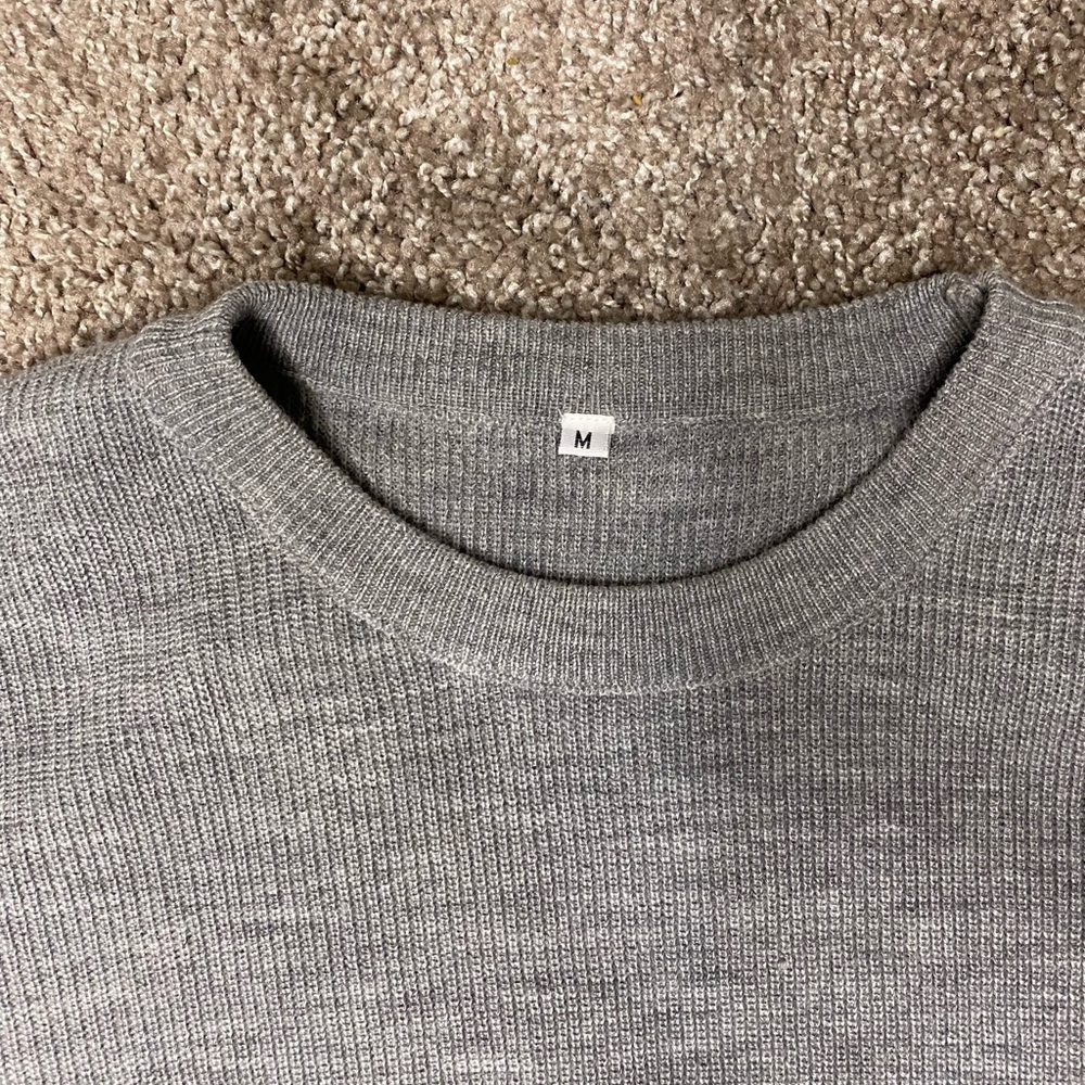 Gray Boutique Sweater with bow detail - Picture 5 of 5